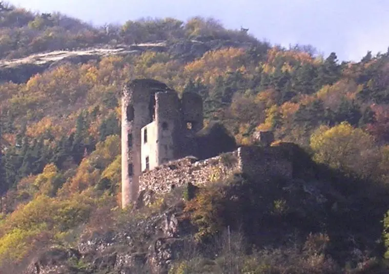 Foto von Ruinen des Château-Fort d'Aurouze - Technob105 - © Creative Commons (https://creativecommons.org/licenses/by-sa/4.0/deed.fr)