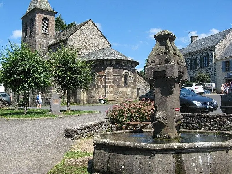 Picture of Fountain with octagonal basin with central barrel decorated with sculptures - Robin Chubret - © Creative Commons (https://creativecommons.org/licenses/by-sa/4.0/deed.fr)