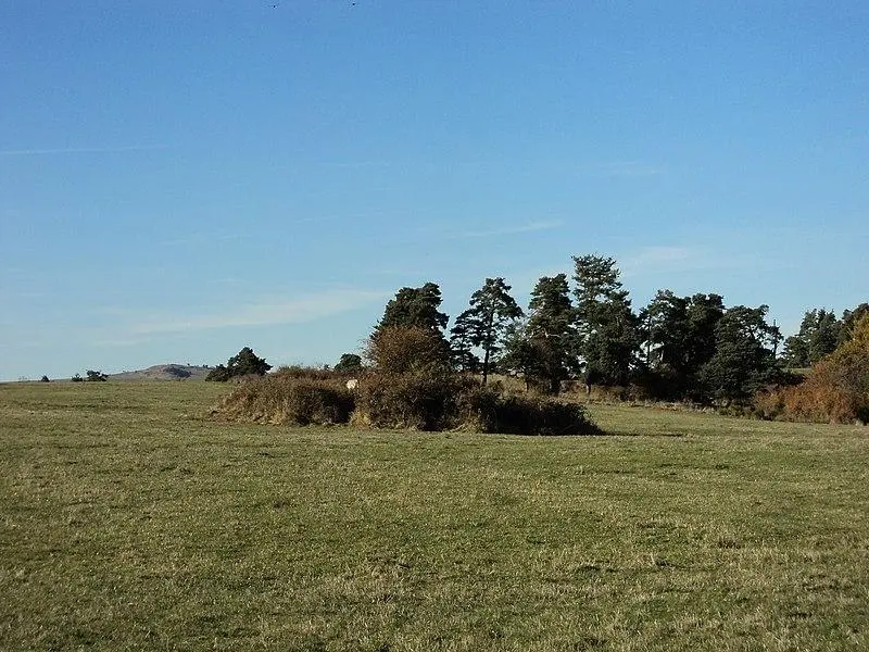 Photo de Tumuli de La Chau - VKaeru - © Creative Commons (https://creativecommons.org/licenses/by-sa/4.0/deed.fr)