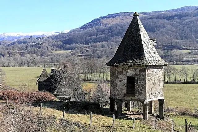 Foto di Prade Pigeonnier - NdeFrayssinet - © Creative Commons (https://creativecommons.org/licenses/by-sa/4.0/deed.fr)