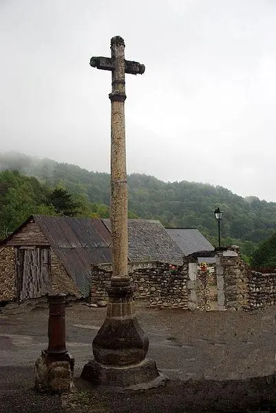 Foto von Marmorkreuz - PierreG 09 - © Creative Commons (https://creativecommons.org/licenses/by-sa/4.0/deed.fr)