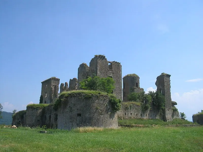 Foto de Castillo (ruinas) - No machine-readable author provided. ArnoLagrange - © Creative Commons (https://creativecommons.org/licenses/by-sa/4.0/deed.fr)