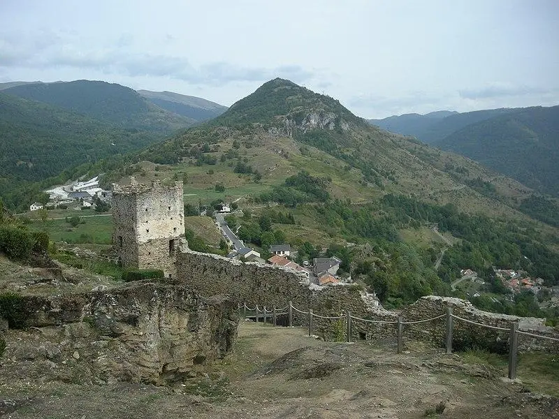 Picture of Ruins of the castle - Ji-Elle - © Creative Commons (https://creativecommons.org/licenses/by-sa/4.0/deed.fr)
