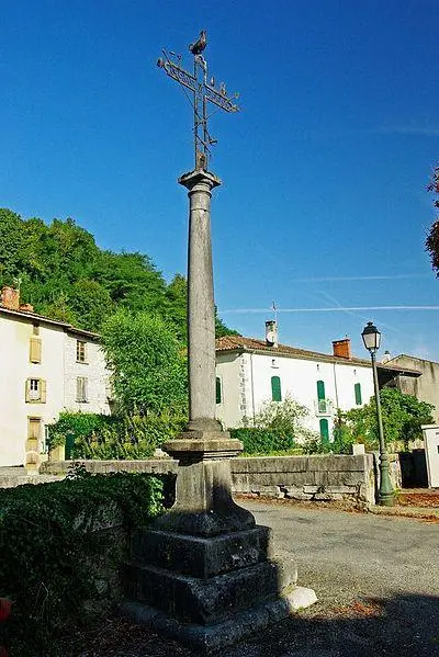 Picture of Cross - PierreG 09 - © Creative Commons (https://creativecommons.org/licenses/by-sa/4.0/deed.fr)