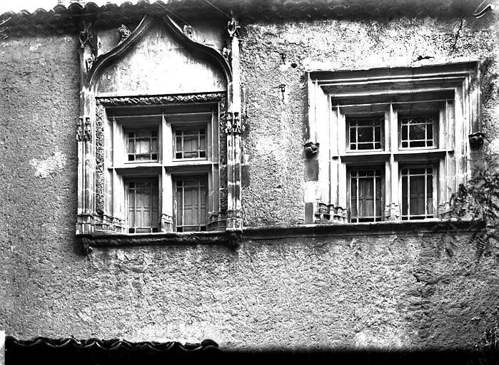 Picture of Sarda de Caumont house dependent on the old castle - POP Plateforme Ouverte du Patrimoine / Base Mérimée - © Ministère de la Culture (France), Médiathèque du patrimoine et de la photographie, diffusion RMN-GP
