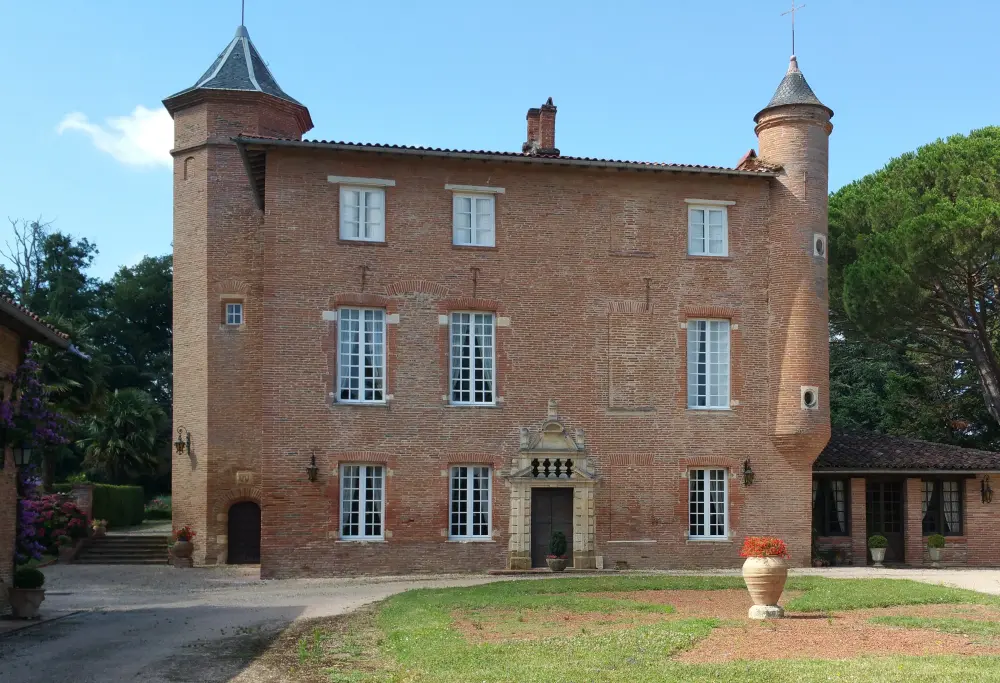 Picture of Manor says the brothers - Sous licence Creative Commons (https://creativecommons.org/licenses/by-sa/4.0/deed.fr) - Par HelenePETIT - © Creative Commons (https://creativecommons.org/licenses/by-sa/4.0/deed.fr)