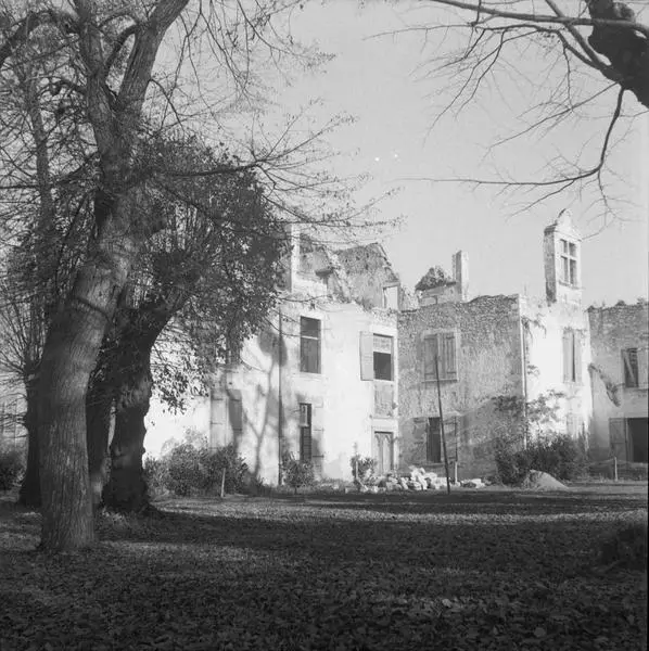Foto di Castello - POP Plateforme Ouverte du Patrimoine / Base Mérimée - © Ministère de la Culture (France), Médiathèque du patrimoine et de la photographie, diffusion RMN-GP