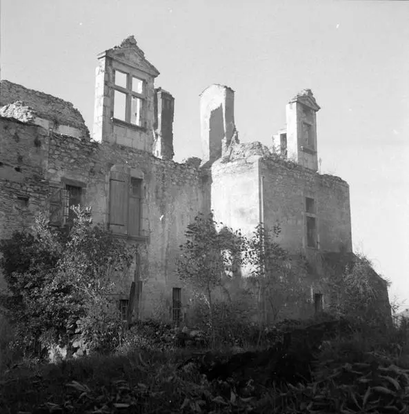 Foto di Castello - POP Plateforme Ouverte du Patrimoine / Base Mérimée - © Ministère de la Culture (France), Médiathèque du patrimoine et de la photographie, diffusion RMN-GP