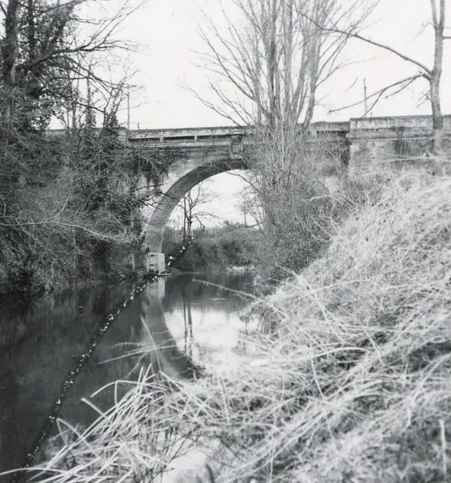 Foto de Pont sur le touch - POP Plateforme Ouverte du Patrimoine / Base Mérimée - © Ministère de la Culture (France), Médiathèque du patrimoine et de la photographie, tous droits réservés