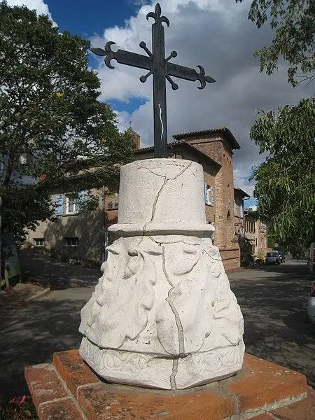 Picture of Cross base - Xéno PXD - © Creative Commons (https://creativecommons.org/licenses/by-sa/4.0/deed.fr)