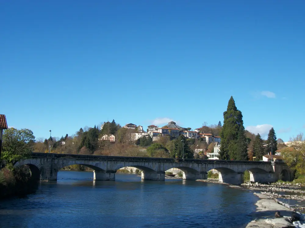 Foto di PONT SUR LA R.N. - Sous licence Creative Commons (https://creativecommons.org/licenses/by-sa/4.0/deed.fr) - Par Romarin2021 - © Creative Commons (https://creativecommons.org/licenses/by-sa/4.0/deed.fr)