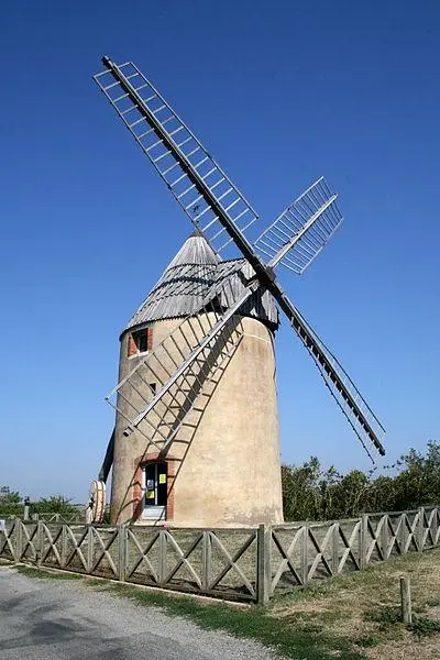 Picture of Windmill - Raphael Isla - © Creative Commons (https://creativecommons.org/licenses/by-sa/4.0/deed.fr)