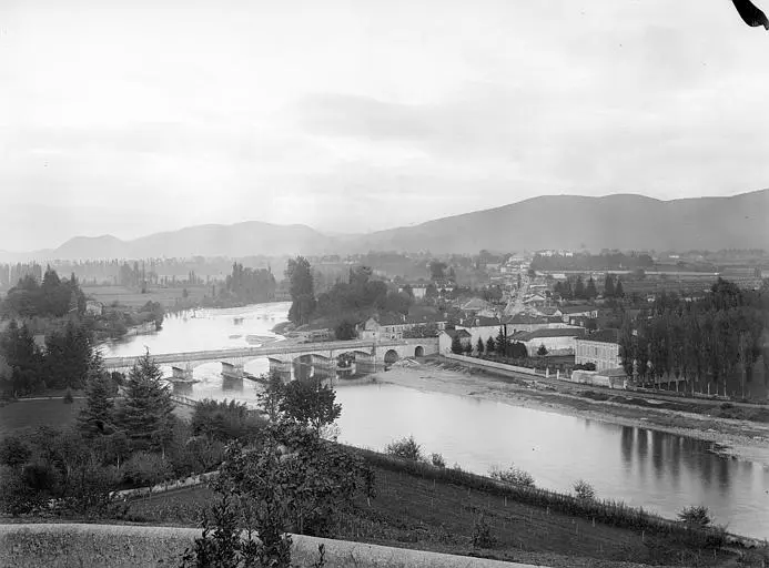 Foto de Pont Sur La R.N. - POP Plateforme Ouverte du Patrimoine / Base Mérimée - © Donation Amélie Galup, Ministère de la Culture (France), Médiathèque du patrimoine et de la photographie, diffusion GrandPalaisRmn Photo
