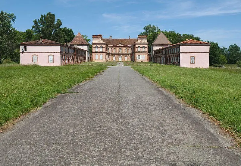 Foto von Schloss und Farm - MathieuMD - © Creative Commons (https://creativecommons.org/licenses/by-sa/4.0/deed.fr)