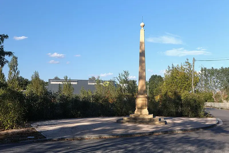 Picture of Pyramid marking the limit between Guyenne and Languedoc - Raphael.crochet - © Creative Commons (https://creativecommons.org/licenses/by-sa/4.0/deed.fr)