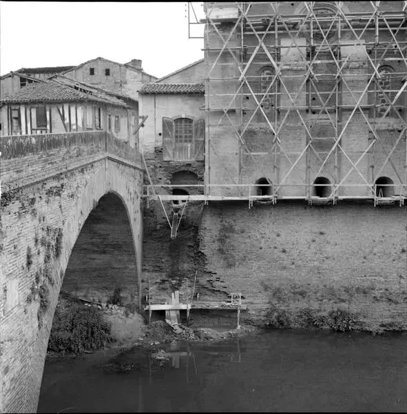 Picture of Lajous bridge - POP Plateforme Ouverte du Patrimoine / Base Mérimée - © Ministère de la Culture (France), Médiathèque du patrimoine et de la photographie, diffusion RMN-GP