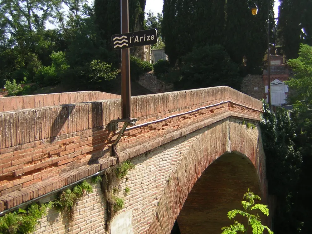 Picture of Lajous bridge - Sous licence Creative Commons (https://creativecommons.org/licenses/by-sa/4.0/deed.fr) - Par B25es - © Creative Commons (https://creativecommons.org/licenses/by-sa/4.0/deed.fr)