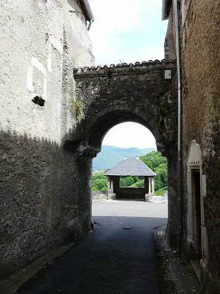 Foto von Stadttür - Père Igor - © Creative Commons (https://creativecommons.org/licenses/by-sa/4.0/deed.fr)