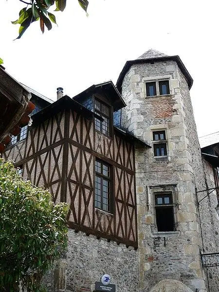Picture of 15th century turret - Père Igor - © Creative Commons (https://creativecommons.org/licenses/by-sa/4.0/deed.fr)