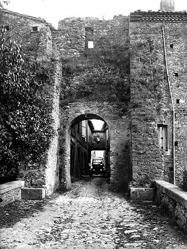 Picture of City door, called CERS door - POP Plateforme Ouverte du Patrimoine / Base Mérimée - © Ministère de la Culture (France), Médiathèque du patrimoine et de la photographie, diffusion RMN-GP