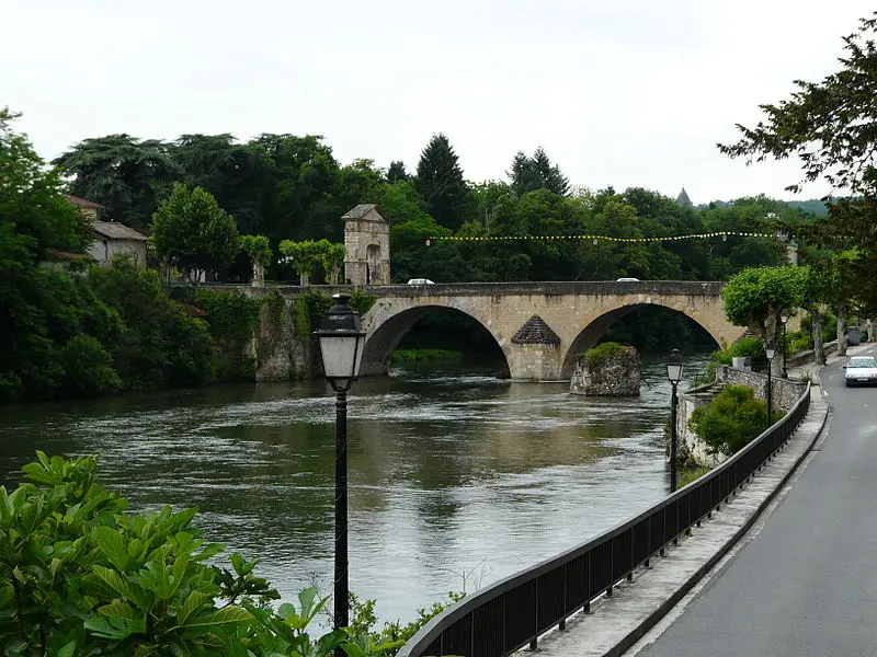 Foto de Puente, soporte de puente y puerta de la ciudad - Père Igor - © Creative Commons (https://creativecommons.org/licenses/by-sa/4.0/deed.fr)