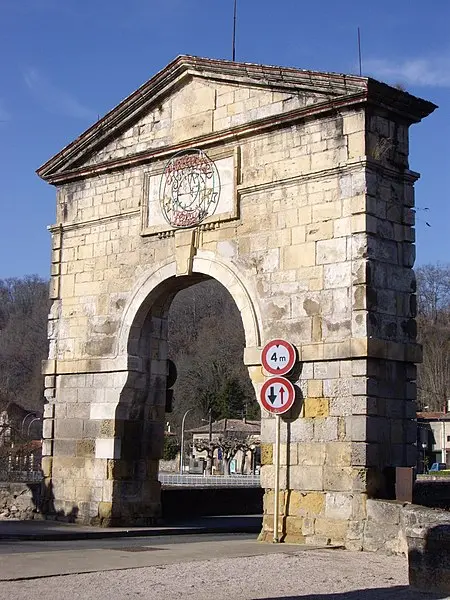 Foto de Puente, soporte de puente y puerta de la ciudad - Florent Pécassou - © Creative Commons (https://creativecommons.org/licenses/by-sa/4.0/deed.fr)