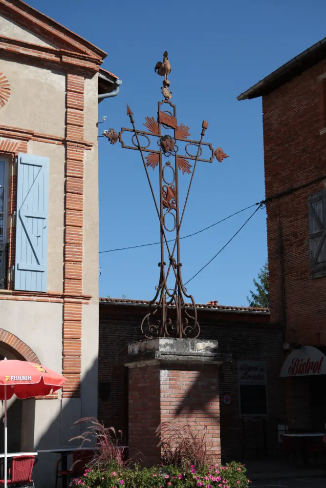 Foto de Cruz de hierro del siglo XVIII - Sous licence Creative Commons (https://creativecommons.org/licenses/by-sa/4.0/deed.fr) - Par Guchou31 - © Creative Commons (https://creativecommons.org/licenses/by-sa/4.0/deed.fr)