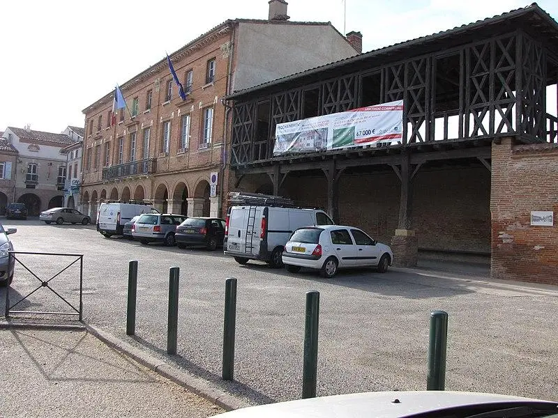 Picture of Town Hall and Maisons de la Place - Paternel 1 - © Creative Commons (https://creativecommons.org/licenses/by-sa/4.0/deed.fr)