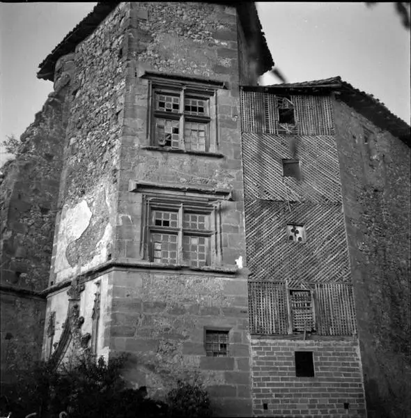 Foto di Castello - POP Plateforme Ouverte du Patrimoine / Base Mérimée - © Ministère de la Culture (France), Médiathèque du patrimoine et de la photographie, diffusion RMN-GP