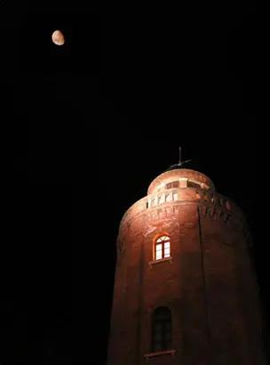 Picture of Water tower and pumping station - Philippe Roussel - © Creative Commons (https://creativecommons.org/licenses/by-sa/4.0/deed.fr)