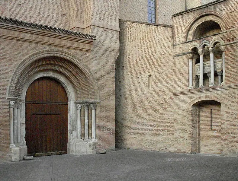 Foto di Ex chiesa di Saint-Pierre-Des-Cuisines - Traumrune - © Creative Commons (https://creativecommons.org/licenses/by-sa/4.0/deed.fr)