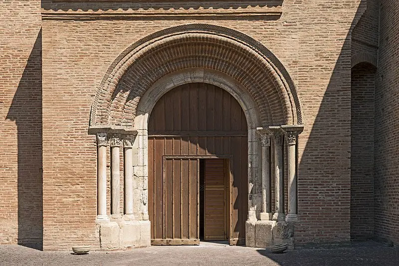 Foto di Ex chiesa di Saint-Pierre-Des-Cuisines - Didier Descouens - © Creative Commons (https://creativecommons.org/licenses/by-sa/4.0/deed.fr)