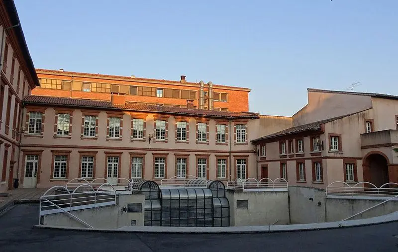 Picture of Former Larrey hospital - Don-vip - © Creative Commons (https://creativecommons.org/licenses/by-sa/4.0/deed.fr)