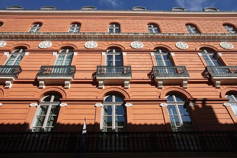 Picture of Dassier Hotel - Frédéric Neupont - © Creative Commons (https://creativecommons.org/licenses/by-sa/4.0/deed.fr)