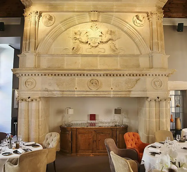 Picture of Hotel - Frédéric Neupont - © Creative Commons (https://creativecommons.org/licenses/by-sa/4.0/deed.fr)