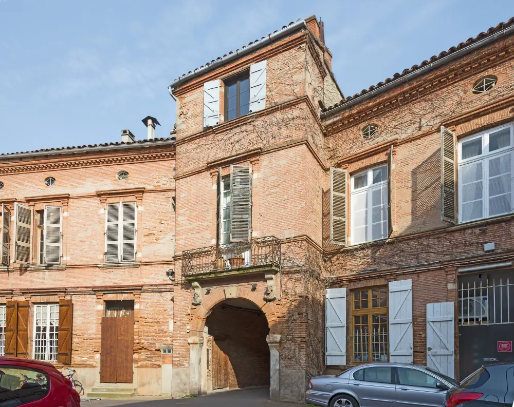 Foto de Edificio - Sous licence Creative Commons (https://creativecommons.org/licenses/by-sa/4.0/deed.fr) - Par Archaeodontosaurus - © Creative Commons (https://creativecommons.org/licenses/by-sa/4.0/deed.fr)