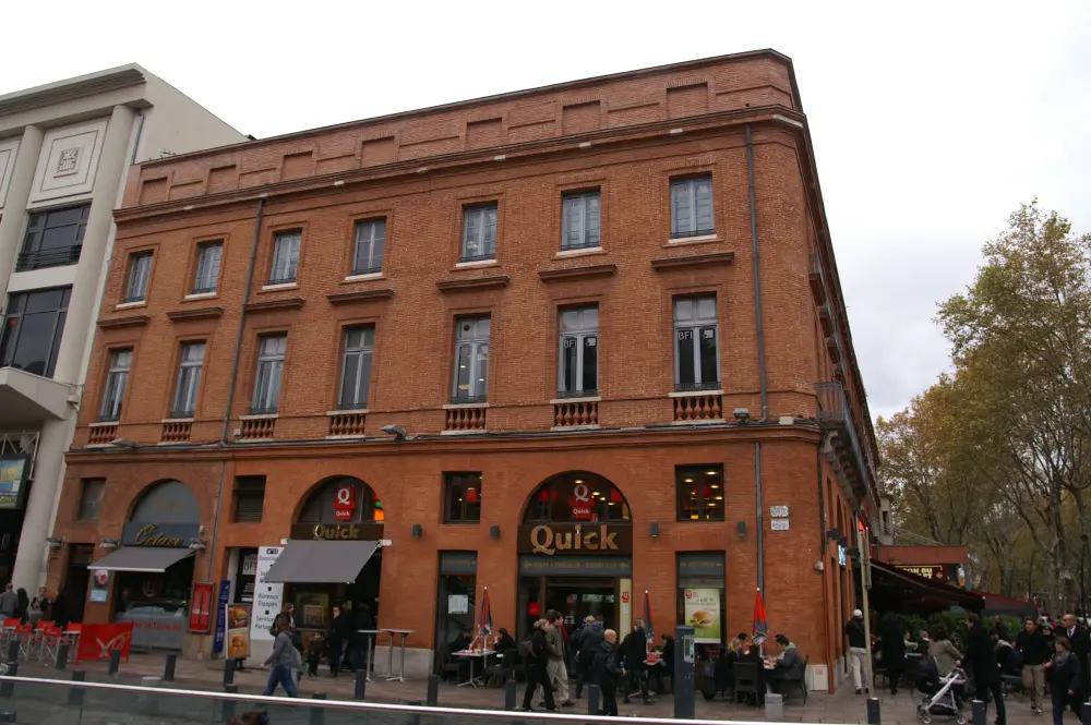 Foto di Edificio - Sous licence Creative Commons (https://creativecommons.org/licenses/by-sa/4.0/deed.fr) - Par Pymouss - © Creative Commons (https://creativecommons.org/licenses/by-sa/4.0/deed.fr)