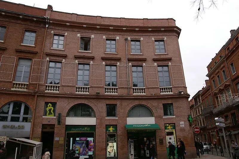 Picture of Building - Pymouss - © Creative Commons (https://creativecommons.org/licenses/by-sa/4.0/deed.fr)