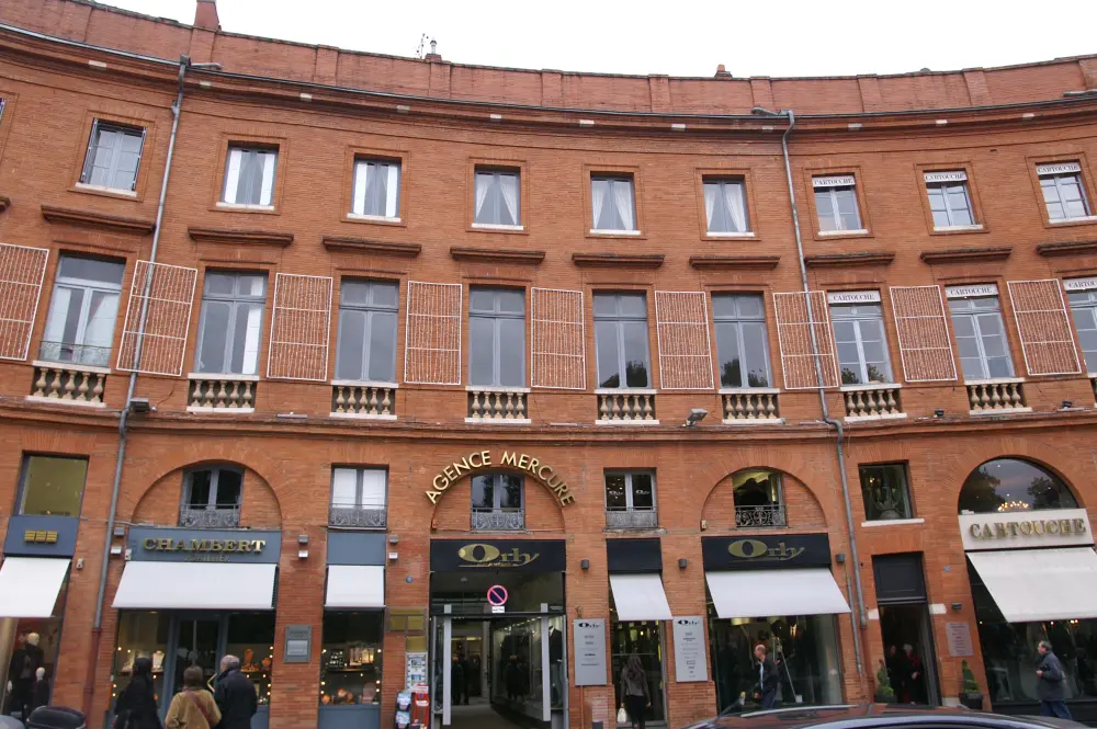 Foto di Edificio - Sous licence Creative Commons (https://creativecommons.org/licenses/by-sa/4.0/deed.fr) - Par Pymouss - © Creative Commons (https://creativecommons.org/licenses/by-sa/4.0/deed.fr)