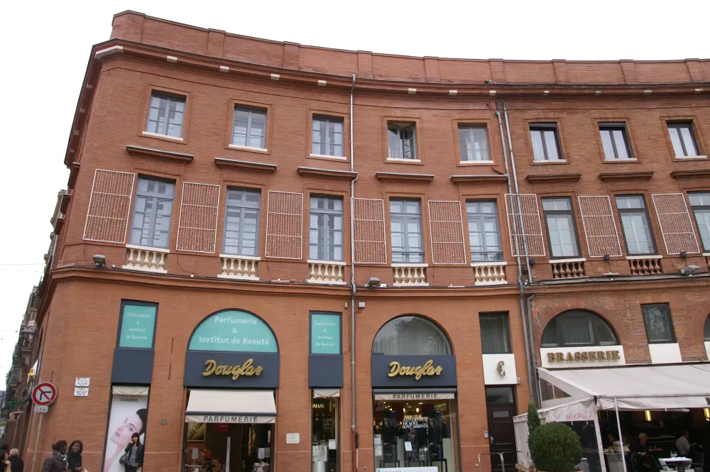 Foto di Edificio - Sous licence Creative Commons (https://creativecommons.org/licenses/by-sa/4.0/deed.fr) - Par Pymouss - © Creative Commons (https://creativecommons.org/licenses/by-sa/4.0/deed.fr)