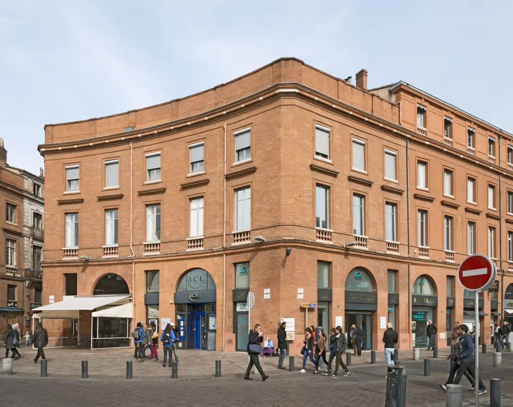 Foto von Gebäude - Sous licence Creative Commons (https://creativecommons.org/licenses/by-sa/4.0/deed.fr) - Par Archaeodontosaurus - © Creative Commons (https://creativecommons.org/licenses/by-sa/4.0/deed.fr)