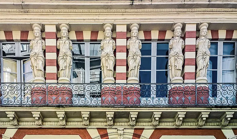 Picture of Terracotta house of Virebent - Didier Descouens - © Creative Commons (https://creativecommons.org/licenses/by-sa/4.0/deed.fr)