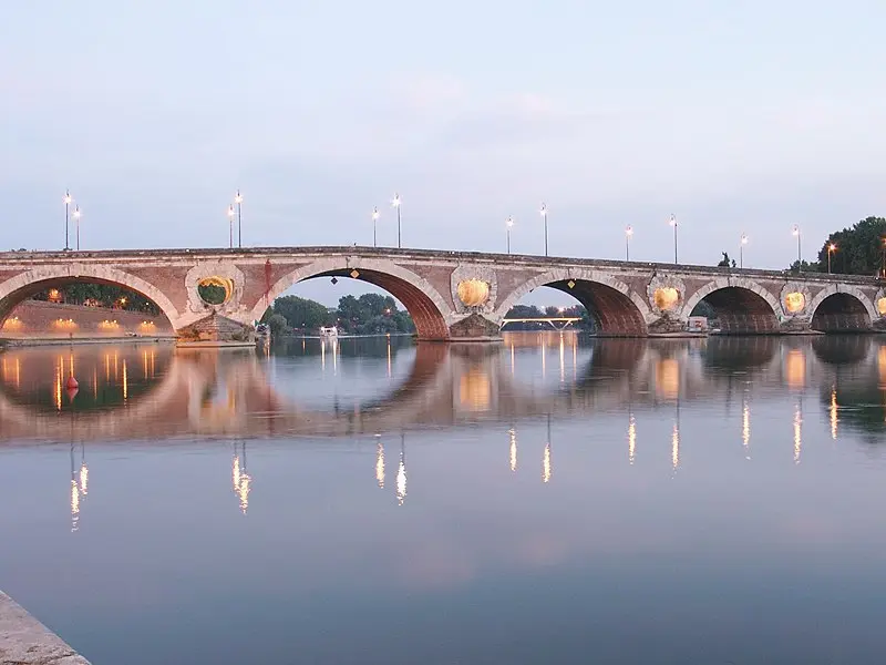 Picture of Pont-Neuf which provides R.D. 124 the crossing of the Garonne - Jeanda - © Creative Commons (https://creativecommons.org/licenses/by-sa/4.0/deed.fr)