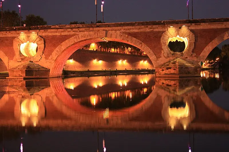 Picture of Pont-Neuf which provides R.D. 124 the crossing of the Garonne - Ben.detto - © Creative Commons (https://creativecommons.org/licenses/by-sa/4.0/deed.fr)