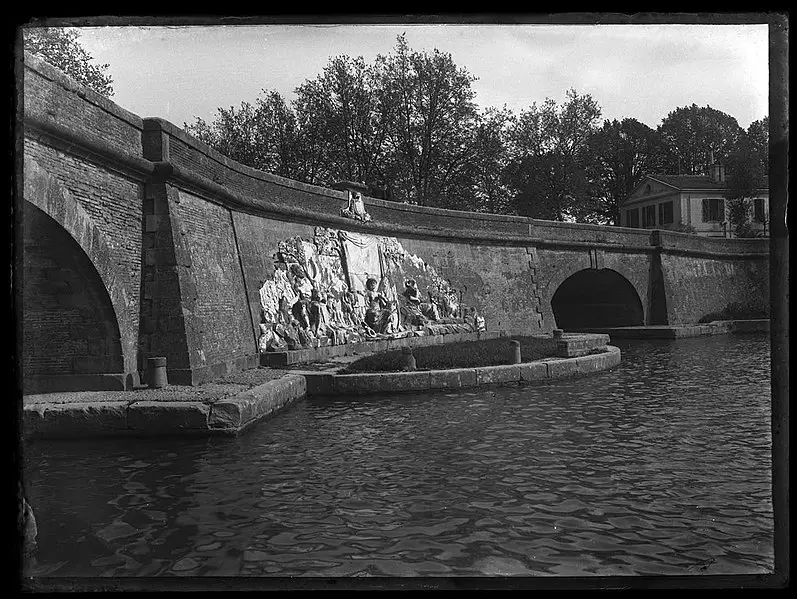 Picture of Twin bridges spanning the Canal du Midi and the Brienne Canal - Auteur inconnu - © Creative Commons (https://creativecommons.org/licenses/by-sa/4.0/deed.fr)