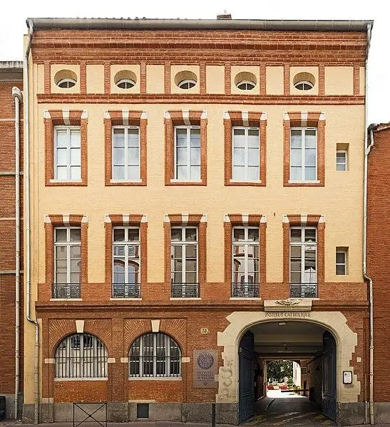 Picture of Cannon foundry, currently Catholic Institute - Didier Descouens - © Creative Commons (https://creativecommons.org/licenses/by-sa/4.0/deed.fr)