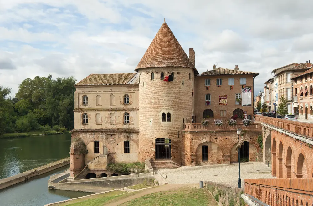 Picture of Former defense tower or mill tower - Sous licence Creative Commons (https://creativecommons.org/licenses/by-sa/4.0/deed.fr) - Par Archaeodontosaurus - © Creative Commons (https://creativecommons.org/licenses/by-sa/4.0/deed.fr)