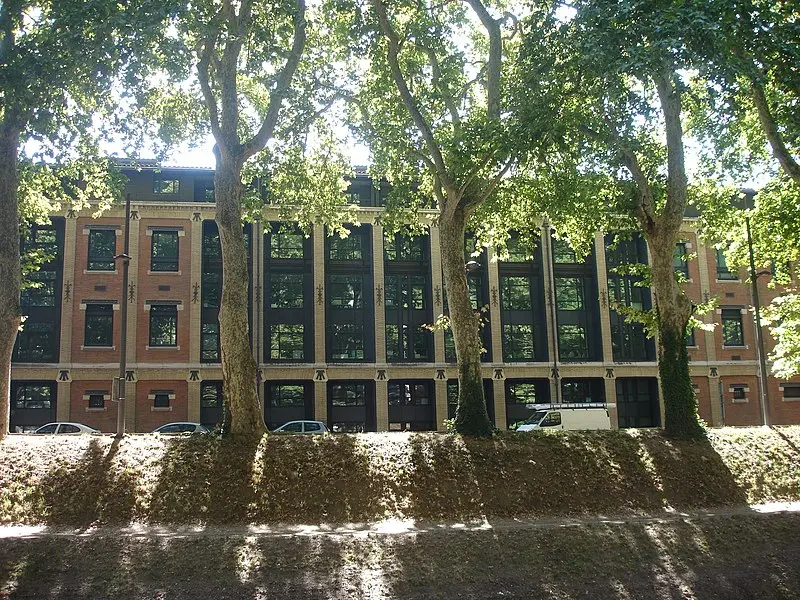 Picture of Tobacco factory - Pinpin - © Creative Commons (https://creativecommons.org/licenses/by-sa/4.0/deed.fr)