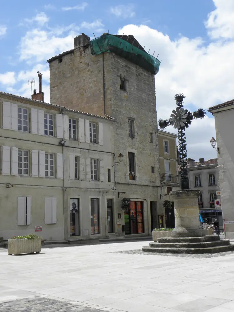 Foto von Templerturm - Sous licence Creative Commons (https://creativecommons.org/licenses/by-sa/4.0/deed.fr) - Par GO69 - © Creative Commons (https://creativecommons.org/licenses/by-sa/4.0/deed.fr)