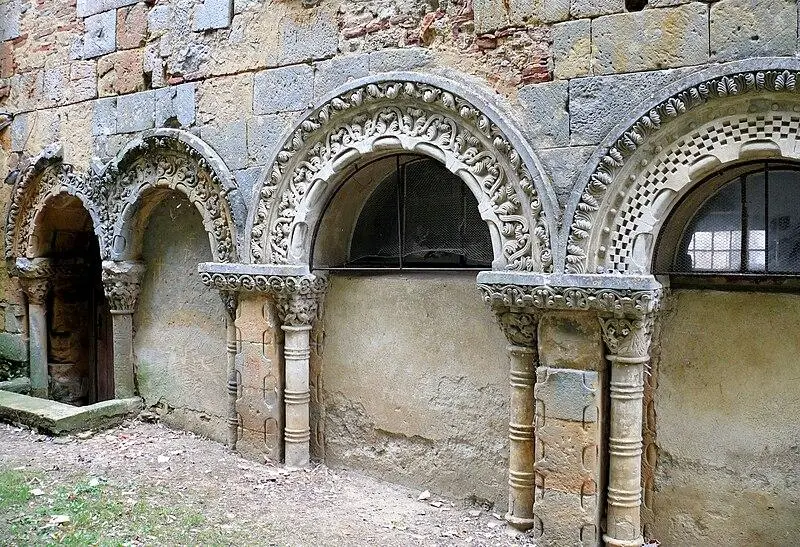 Foto de Riqueza del claustro - MOSSOT - © Creative Commons (https://creativecommons.org/licenses/by-sa/4.0/deed.fr)
